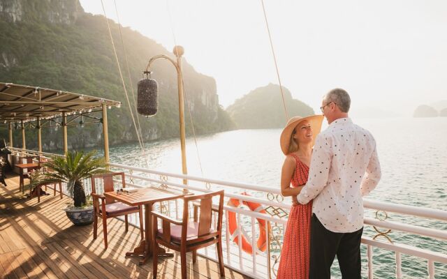 Heritage Line Violet cruise – Ha Long Bay & Lan Ha Bay