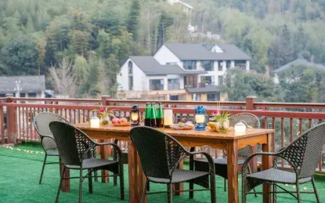 Qunshan Shanju Hotel