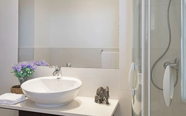 Rodamar I by An Island Apart