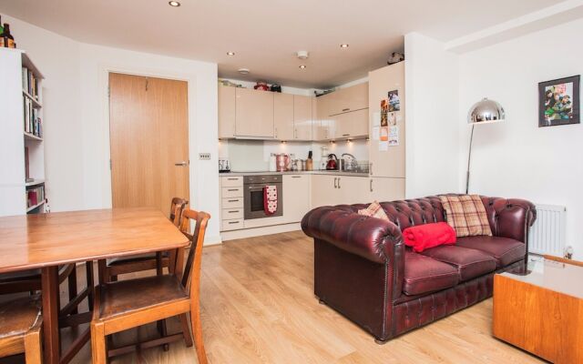 Lovely 1 Bedroom Apartment On the Canal