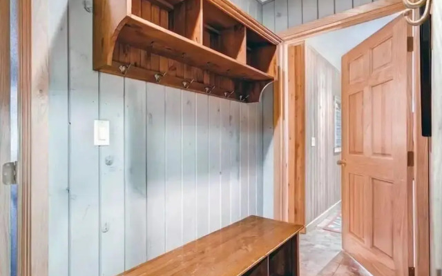 Ski in, Ski out 2 Bedroom Vacation Rental in the Heart of Lionshead Village