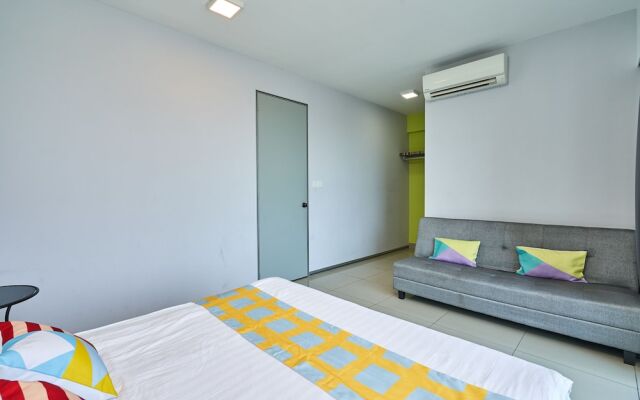 OYO Home 44002 Classic 2br Setia Alam Trefoil.