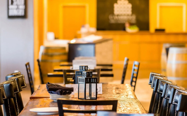 Cambridge Hotel and Conference Centre