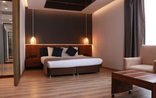 Nova Plaza Crystal Hotel