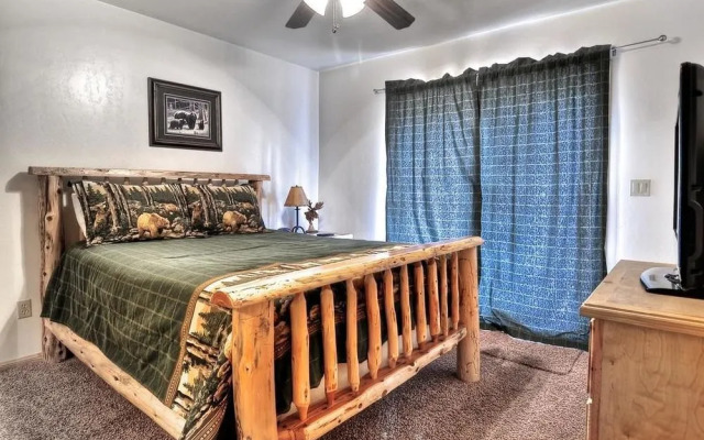 No. 21 Tamarack Lodge Cabin