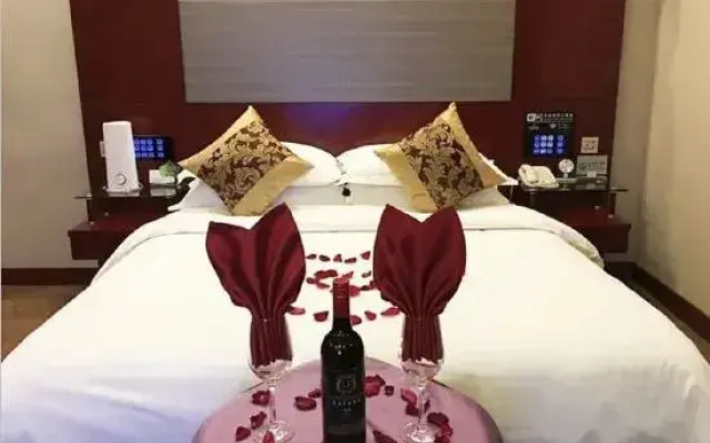 Hami Universal Hotel (Train Station)