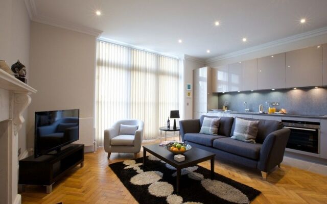 Bright Hazlitt Road Apartment