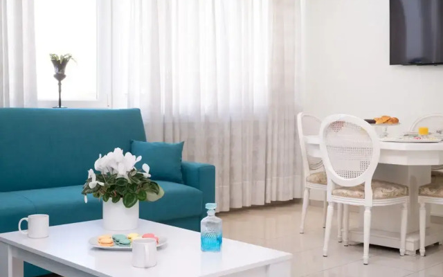 Elegant Harbour Apartment