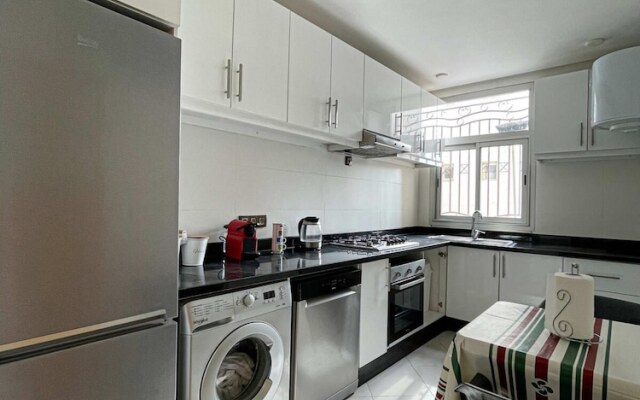 Nejma Peaceful 2-bedroom Near Corniche