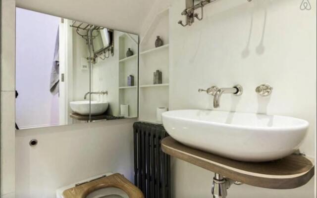 Stylish One Bedroom Chelsea Apartment