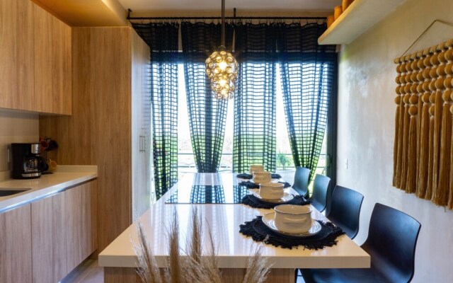 The Boat 308 2 Bedroom Condo by Redawning