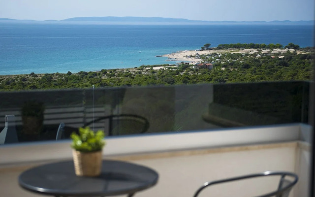 Luxury Villa Horizon with Private Pool