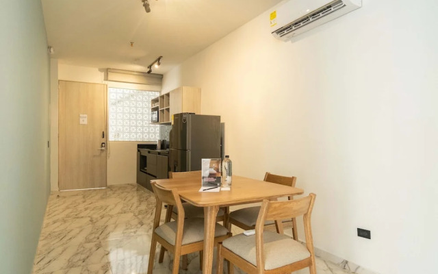 w Radiant 1BR w AC Near Ciudad Amurallada