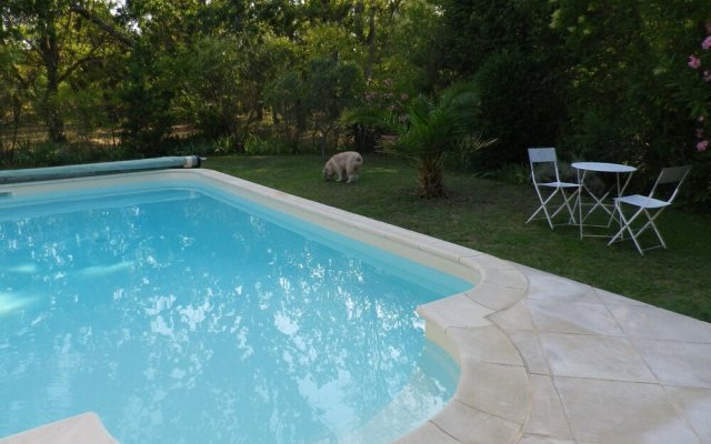 Villa With 3 Bedrooms in Taillades, With Wonderful Mountain View, Priv