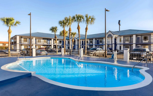 Days Inn by Wyndham Kingsland GA