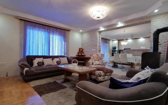 Holiday house Rončević 50 m from sea A1