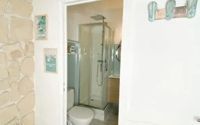 Studio terrasse Sanary centre ville rue piétonne