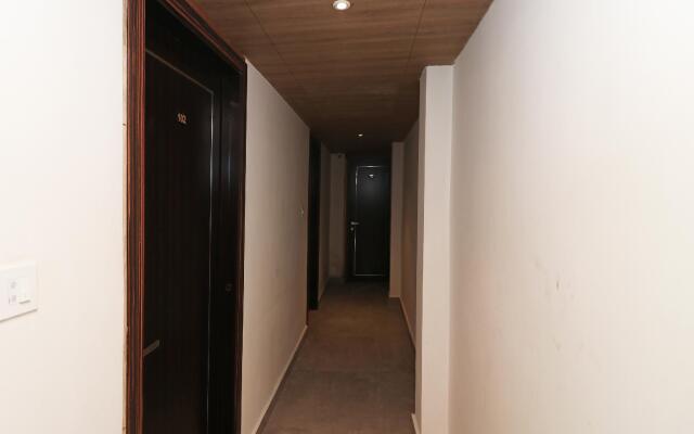 Capital O 22906 Hotel Riash