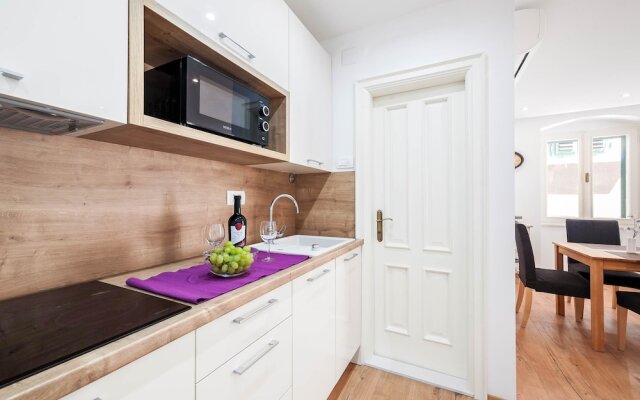 Rialto Luxury Apartment