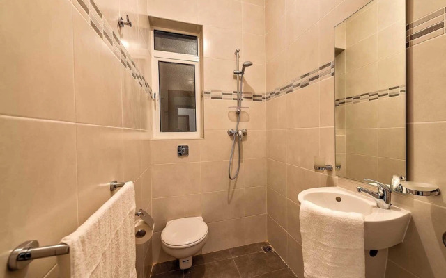 The Hillock North B9