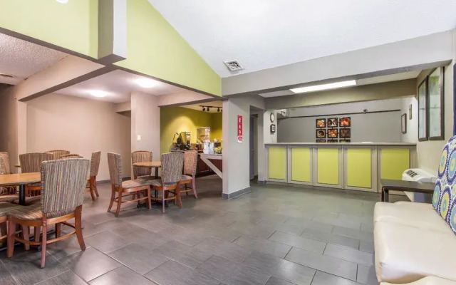 Econo Lodge Inn & Suites Gilbertsville