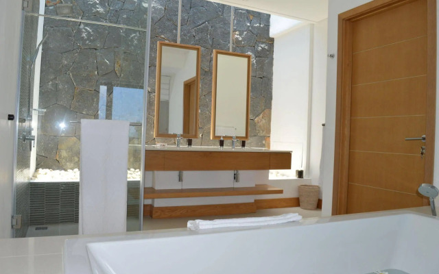 Rose Des Sables Beachfront Apartments