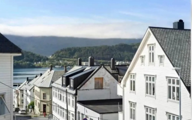 Wonderfully Located, 2bedroom, Balcony