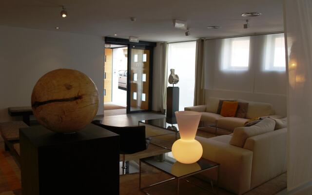 Eco Alcala Suites