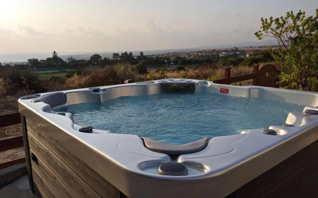 Villa Panorama - Stunning views in villa with hot tub, pool, garden