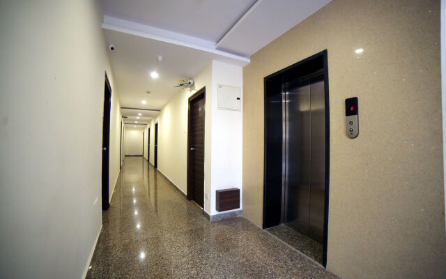 FabHotel Pearl City HiTech City