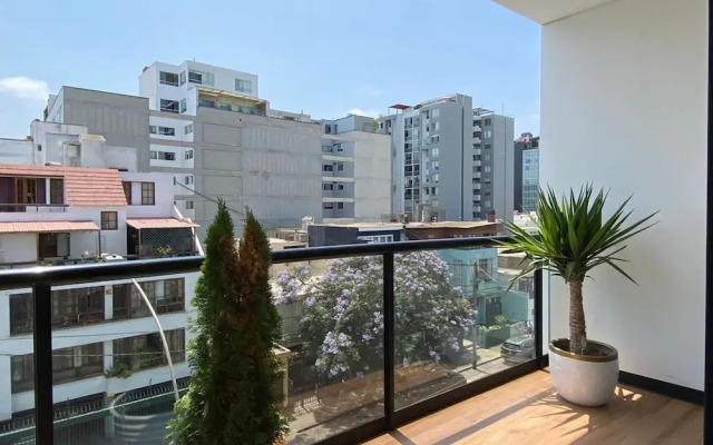 Cozy 3BR With Balcony in Miraflores