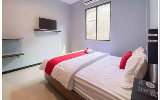 RedDoorz Syariah near T2 Juanda Airport 2