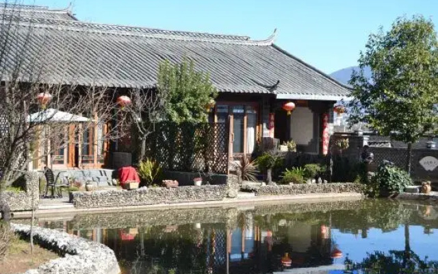 Lijiang Qingsongling Naxi Family