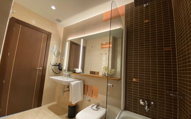 ON ALETA ROOM designed for adults