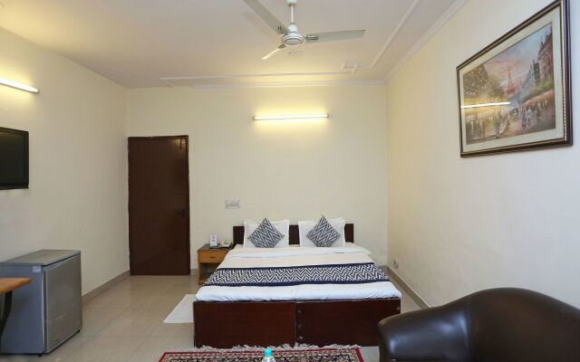 Oyo 542 Kalkaji Residency Bnb