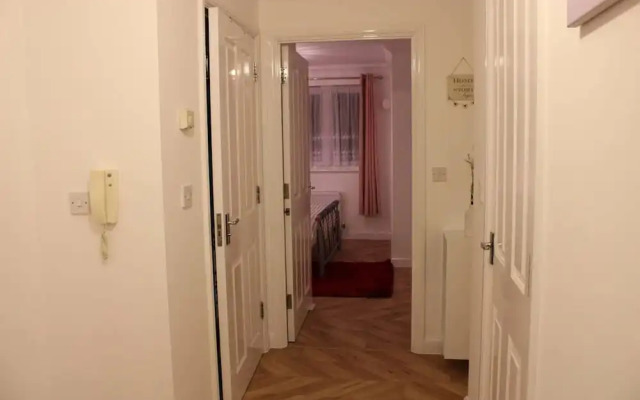 Impeccable Spacious 1-bed Apart in London Dagenham