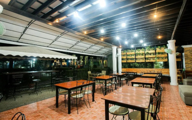 OYO 252 Hotel Euroasia (Vaccinated Staff)