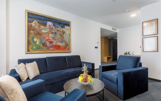 Blue Star Luxury Hotel