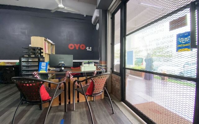 OYO 90175 Antz Village