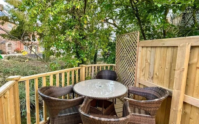 Charming 2-bed Lodge in Dorchester