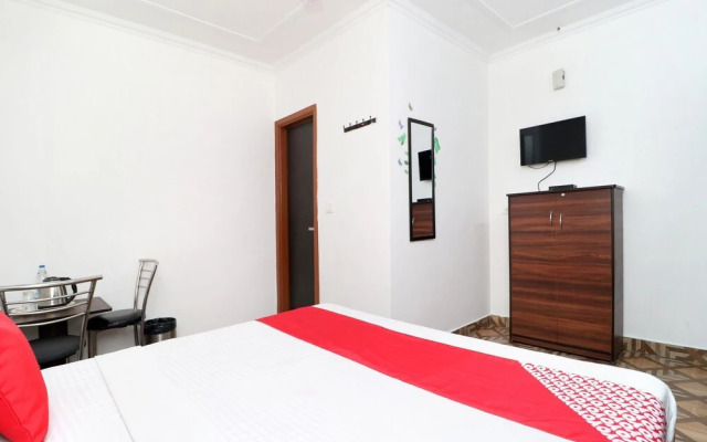 Oyo 35878 Hotel G Glossy