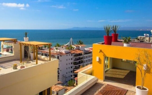 Luxury Puerto Vallarta Condo Romantic Zone