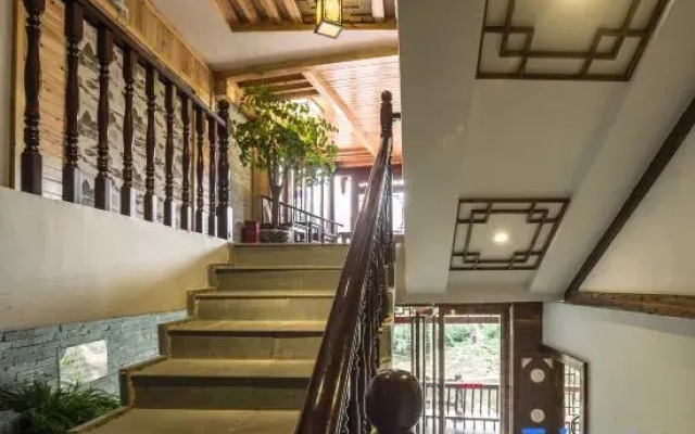 Xijiang Story Resort Hotel (Xijiang Qianhu Miao Village No. 4 Fengyu Bridge Branch)