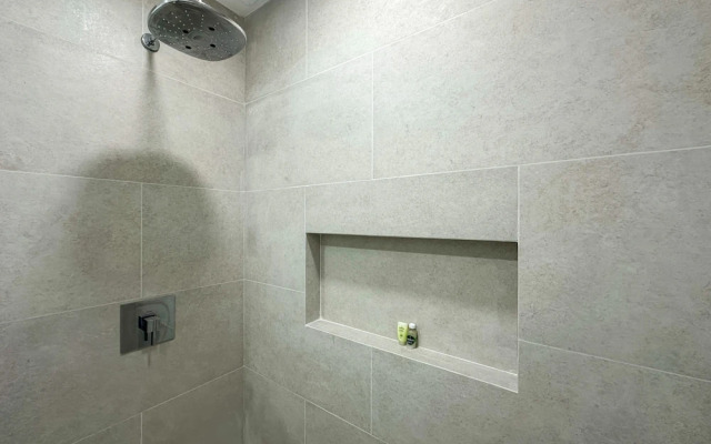 Steps to Sandy Beach Pool Renovated 2BR Condo