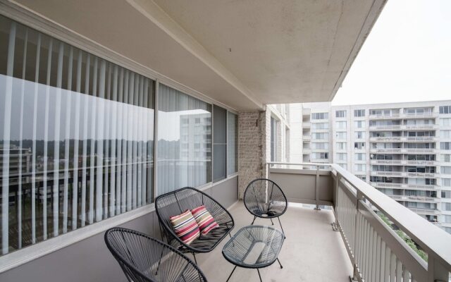 Wonderful Apt Crystal City with Gym