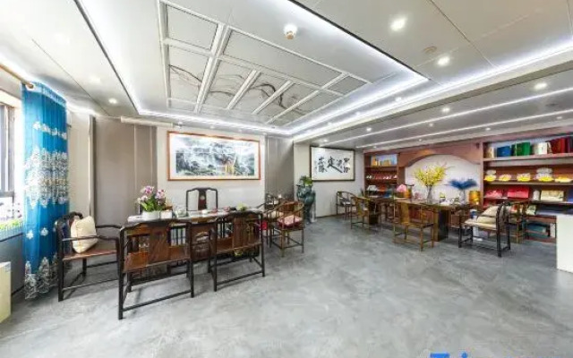 Xicheng Business Hotel (Shenzhen Shuanglong Metro Station)