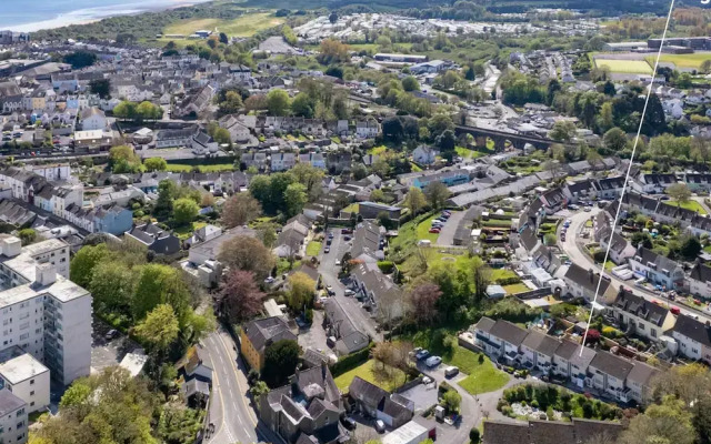 Ty Hapus - Close to Beach and Town