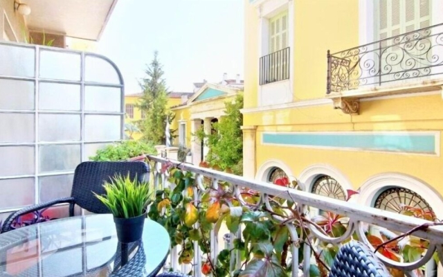 Magnificent Apt under the Acropolis