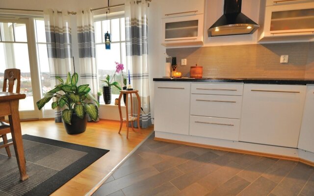 Stunning Home in Hamburgsund With 3 Bedrooms and Wifi