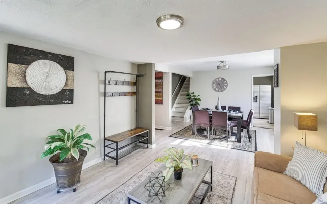 8 Mi to Dtwn: Cleveland Family Home
